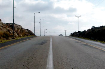 תמונה לשאלת תיאוריה: מה הסכנה המידית בקטע הדרך שלפניך?