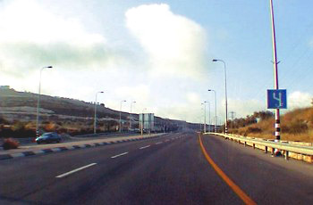 תמונה לשאלת תיאוריה: כיצד תנהג על פי המופיע בתמונה?