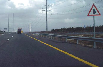 תמונה לשאלת תיאוריה: כיצד תנהג בהמשך הדרך על פי התמרור המוצב מימין?