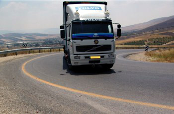 תמונה לשאלת תיאוריה: האם, לדעתך, מיקומה של המשאית בתוך העקומה נכון?